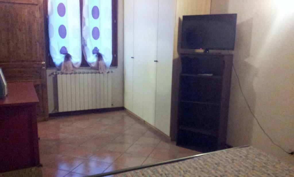 Via Toscana House Parma Habitación foto